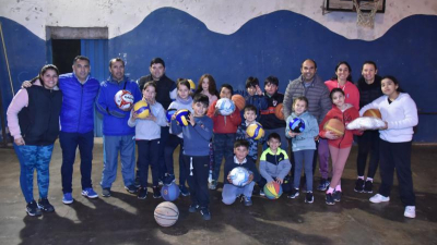 Margarita Belén: visita y entrega de elementos deportivos en el CEF 23