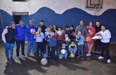 Margarita Belén: visita y entrega de elementos deportivos en el CEF 23