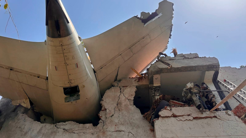 Un avión de Air India con 242 pasajeros se estrella en el aeropuerto de Ahmedabad