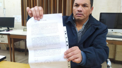 Reclama que empresa constructora le adeuda tres meses de salario