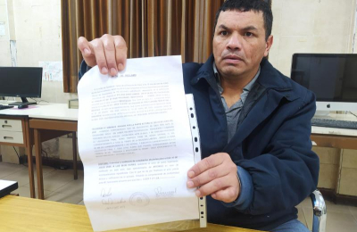 Reclama que empresa constructora le adeuda tres meses de salario