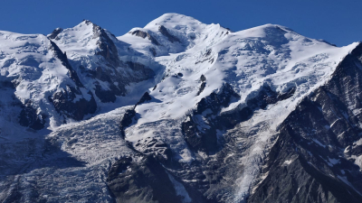 Desesperada búsqueda en los Alpes de un montañista argentino que se cayó mientras hacía parapente