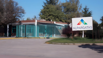 Alpargatas reduce su producción y suspende trabajadores