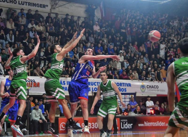 La quinta final tuvo el marco de las memorables definiciones del baloncesto capitalino. Mucho antes de una hora del comienzo del juego estaban colmadas las tribunas.