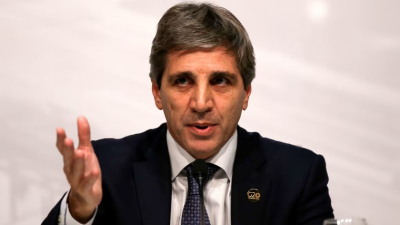 Caputo aseguró que el dólar se disparó por el "riesgo kuka"