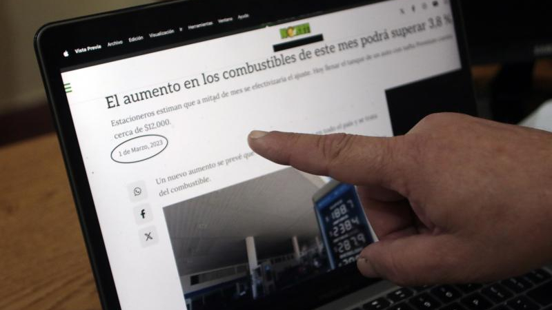 Un cargo docente universitario hoy compra 200 litros menos de nafta que en 2023