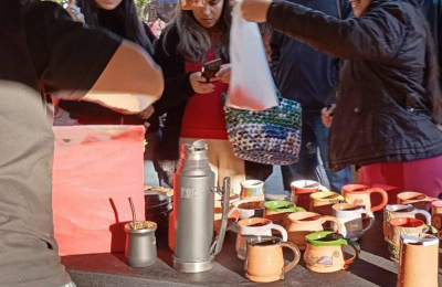¿Se puede mover la bombilla?¿Cómo se renueva la yerba?