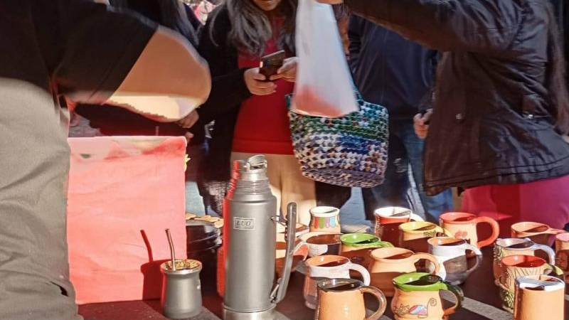 ¿Se puede mover la bombilla?¿Cómo se renueva la yerba?