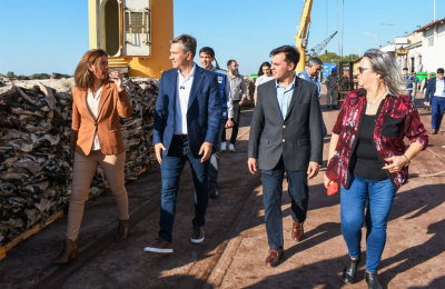 El gobernador presenció otra jornada de carga de contenedores para exportar