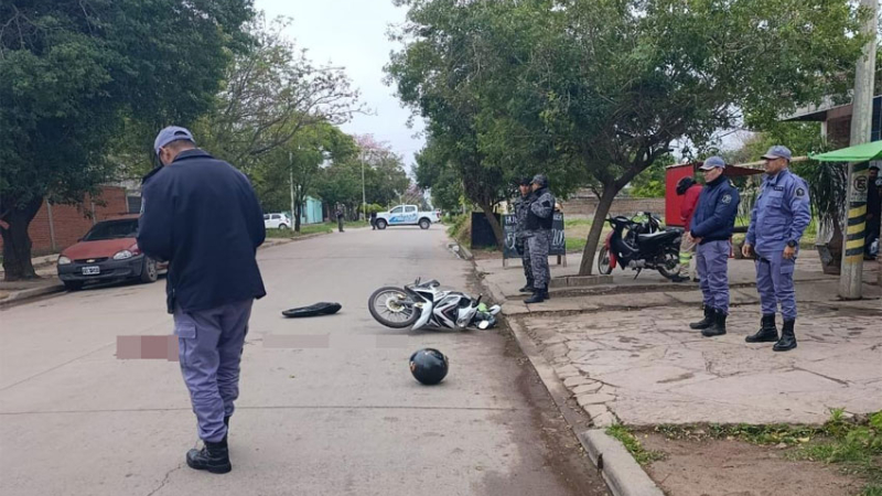 Una motociclista murió tras ser embestida por un automóvil