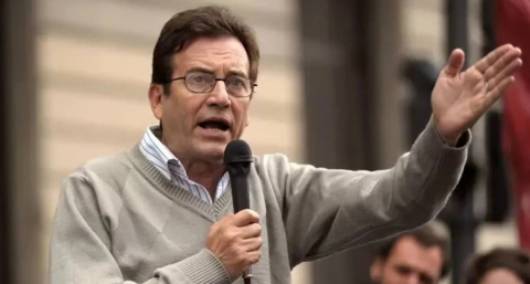 "Caputo parió un ratón y el queso lo ponen los jubilados"