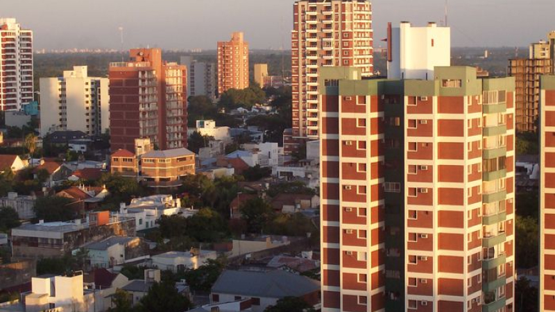 Estudiante de Ingeniería busca mejorar la eficiencia energética de los edificios de Resistencia