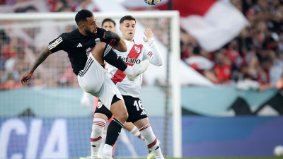 Riestra derrotó a River en el Monumental y se quedó con la punta del Grupo B