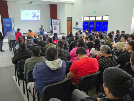 Una reunión de coordinación por la Tecnicatura Universitaria en Programación se realizó en el IPP (2).jpg
