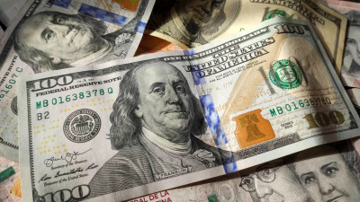 El dólar tarjeta va camino a los $2.000 y el minorista se afirma en $1.515, un nuevo récord