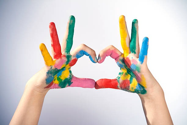 corazón-de-las-manos-pintadas-se.jpg