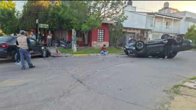 Siniestro con vuelco en la madrugada: choque en avenida Chaco dejó varios heridos leves