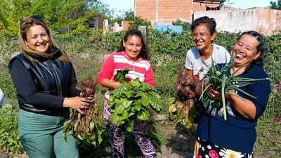 Vecinos del barrio Gurrieri continúan impulsando la huerta comunitaria del espacio de acompañamiento
