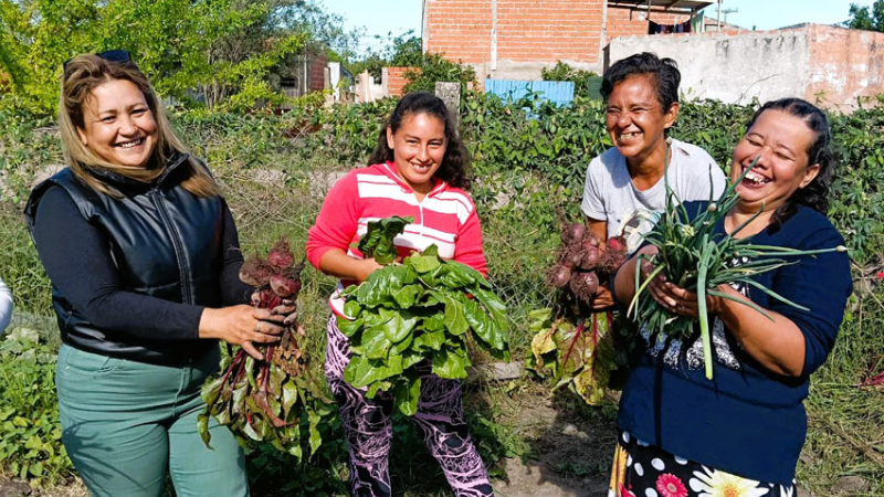 Vecinos del barrio Gurrieri continúan impulsando la huerta comunitaria del espacio de acompañamiento