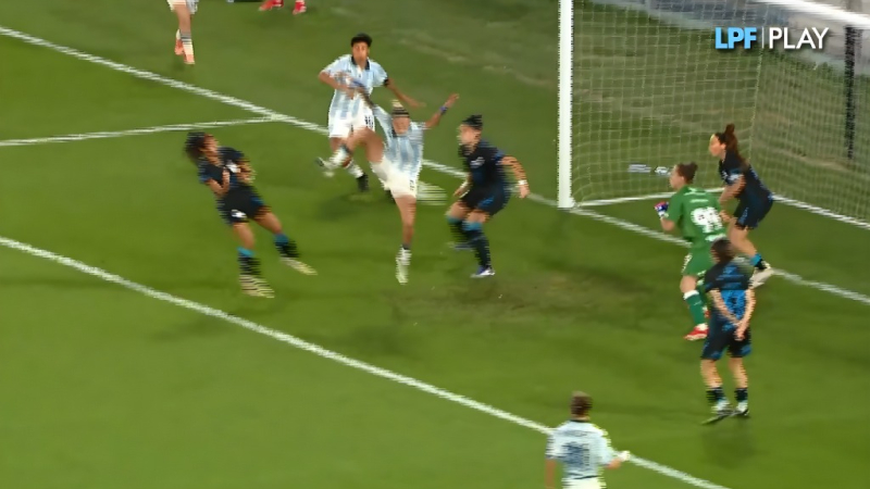 Racing logró una ventaja mínima y viaja a Córdoba con ilusión