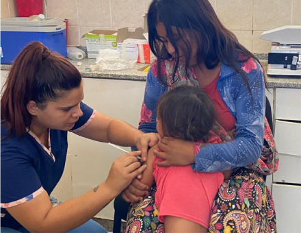 Salud recomienda verificar que niñas y niños tengan aplicadas las dos dosis de Triple Viral antes de viajar (2).jpg