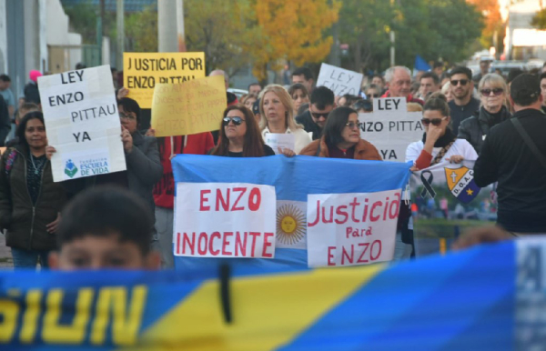 Movilización de la familia de Enzo Pittau pidiendo justicia.
