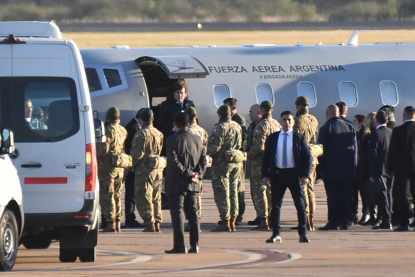 05-07-2025. El presidente Javier Milei llega a Resistencia para la inauguración de una iglesia evangélica.
