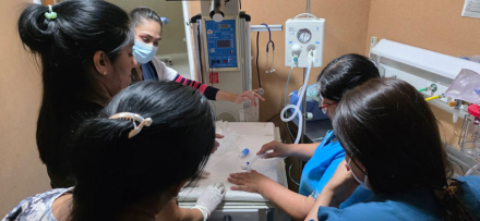 Entrega-resucitador-infantil-hospital-Las-Lomitas-2.jpg