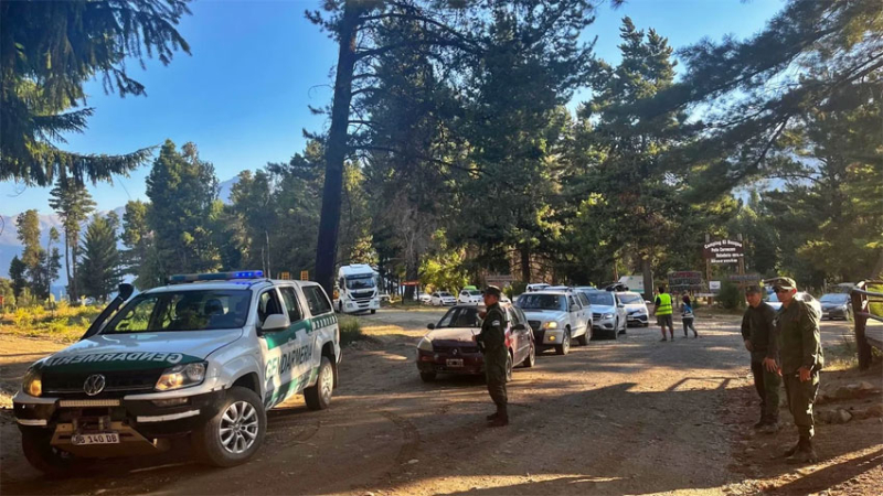 Cortaron la Ruta 40 por el avance del fuego