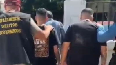 Dos hermanos detenidos y secuestro de dólares falsos