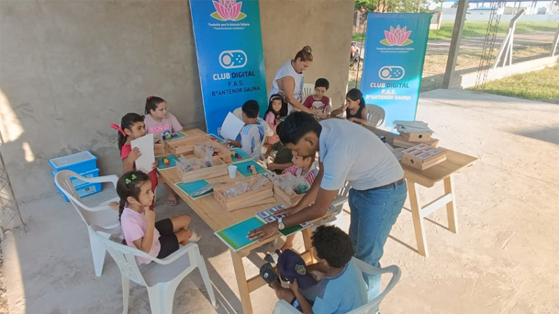 Talleres de ciencia y tecnología para niños y jóvenes de la Jurisdicción Cinco