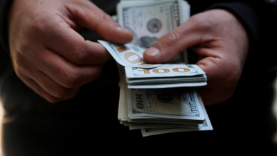 El dólar oficial quedó en su nivel más alejado del techo de la banda cambiaria en más de 3 meses