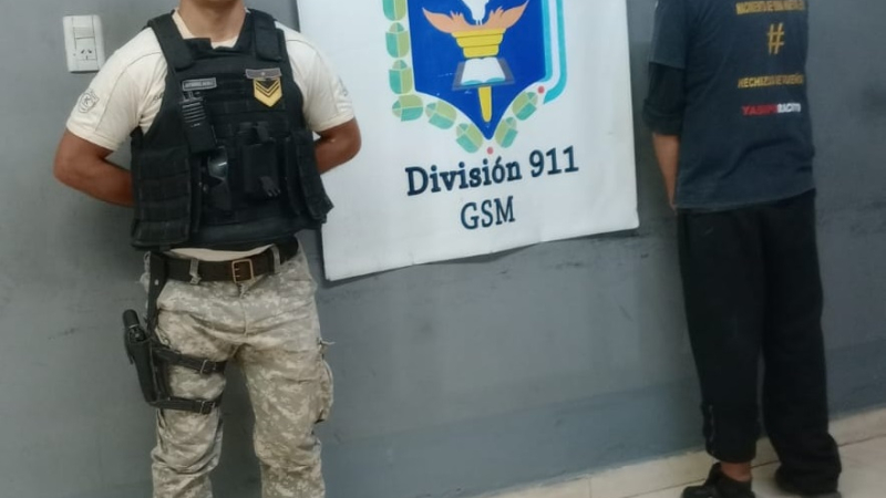 Se aprovechó de un hombre en silla de ruedas, pero fue detenido de inmediato