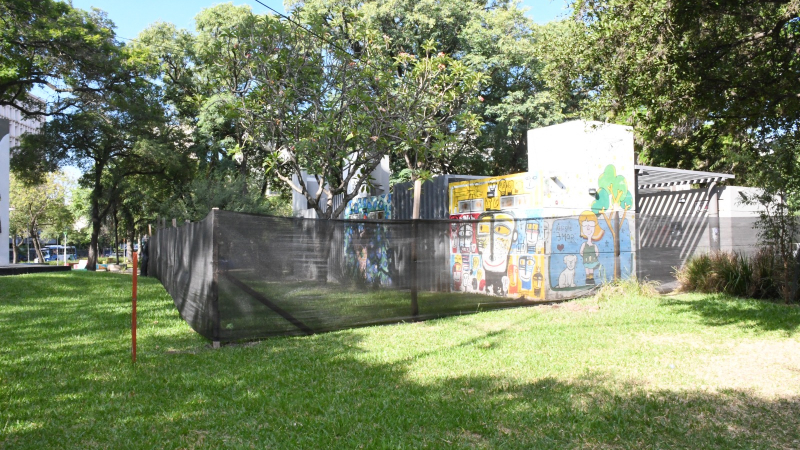 Por obras en baños de la plaza, instalarán sanitarios químicos