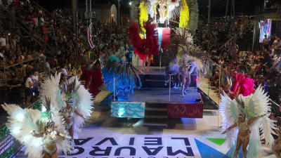El carnaval de San Martín tiene todo: color, brillo y una rivalidad histórica