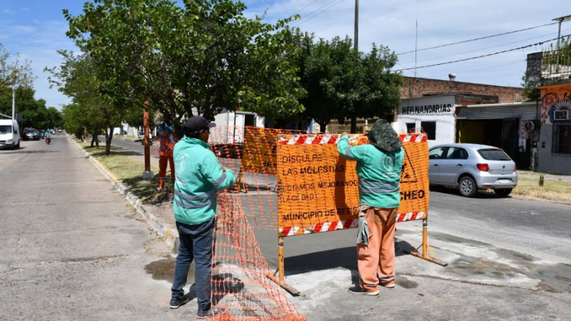 Reparan canteros centrales y rampas