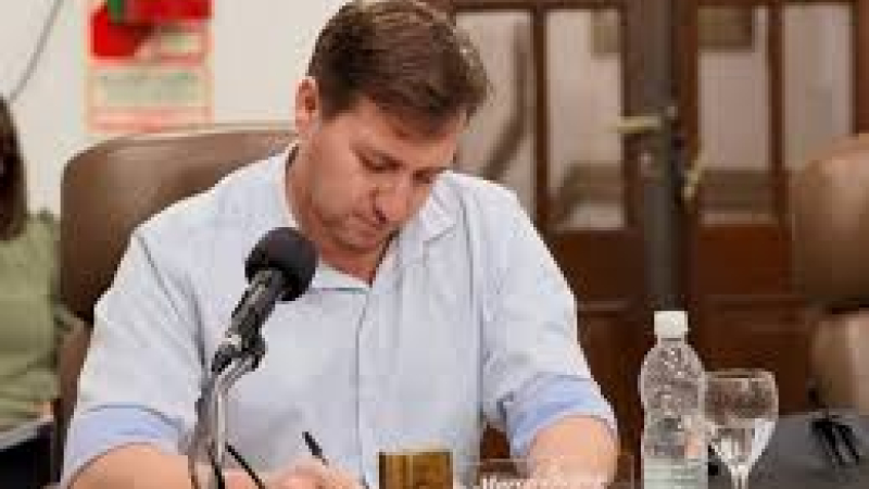Marcelo Sphan sigue como concejal, al menos hasta el inicio de las sesiones ordinarias