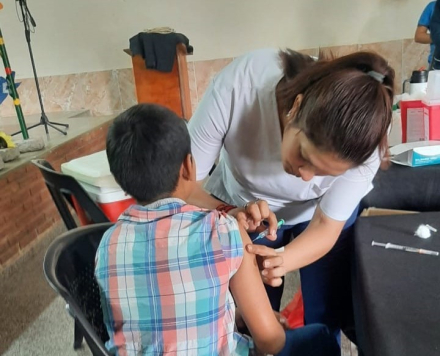 Ante el inicio de un nuevo ciclo lectivo recomiendan completar los carnets de vacunación de niñas y niños en edad escolar (2).jpeg