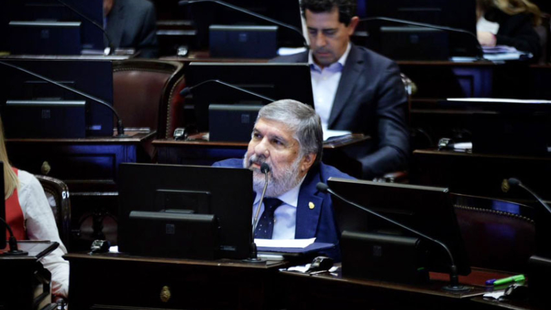 Mayans fustigó la reforma laboral "que precariza y empobrece aún más al trabajador"