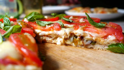 Cómo hacer una pizza rellena sin amasar: receta fácil y lista en 15 minutos