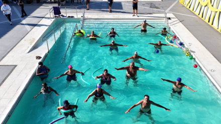 ADULTOS MAYORES EN LA PISCINA TERAPEUTICA.jpg