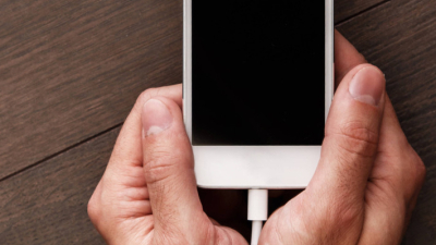Su padre decidió sacarle el celular y afirma "ahora tengo una mejor versión de él"