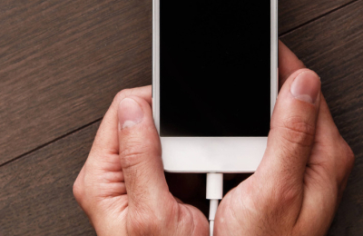 Su padre decidió sacarle el celular y afirma "ahora tengo una mejor versión de él"