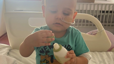 "Con miedo, pero con fe": Felipe sigue su tratamiento fuera del hospital