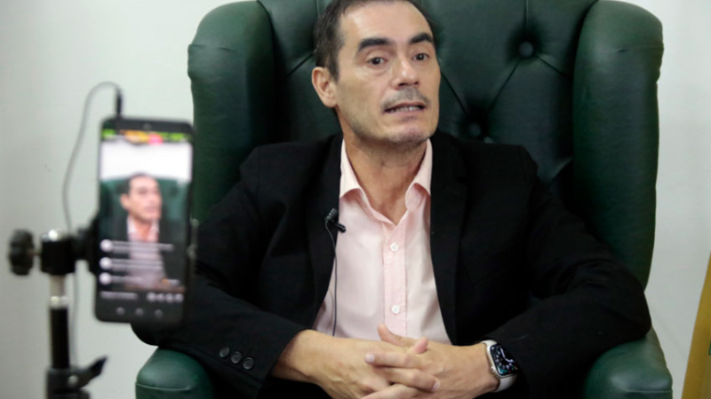 "Por los bajos salarios, el docente está obligado a buscar otros ingresos"