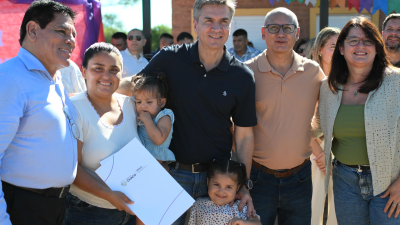 El gobernador entregó viviendas en Misión Nueva Pompeya