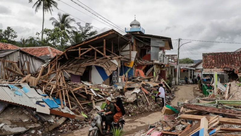 Un terremoto de magnitud 7,4 sacudió Indonesia