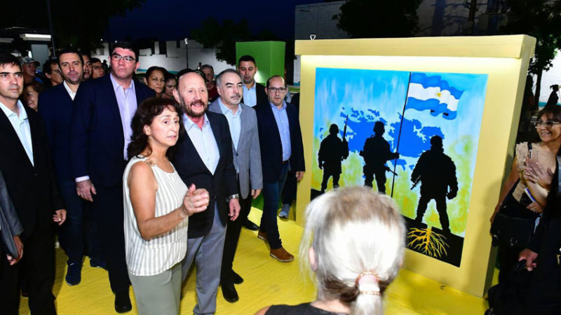 "Es un homenaje merecido para los héroes que caminan con nosotros"