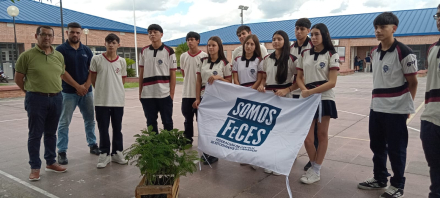 Plantaron arboles en la EPES N°31 (6).jpeg