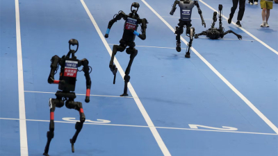 Unos 300 robots humanoides correrán una media maratón en China